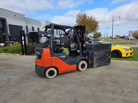 Toyota 2.5T Forklift Container Mast (Unit#:U907) - picture1' - Click to enlarge