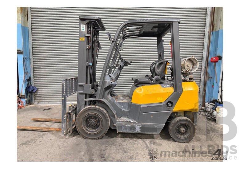 caption LIUGONG LPG Forklift, 2.5T Container Mast with 2280hrs