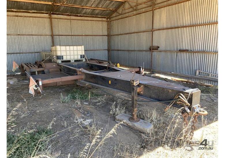 caption Dual Axle Float