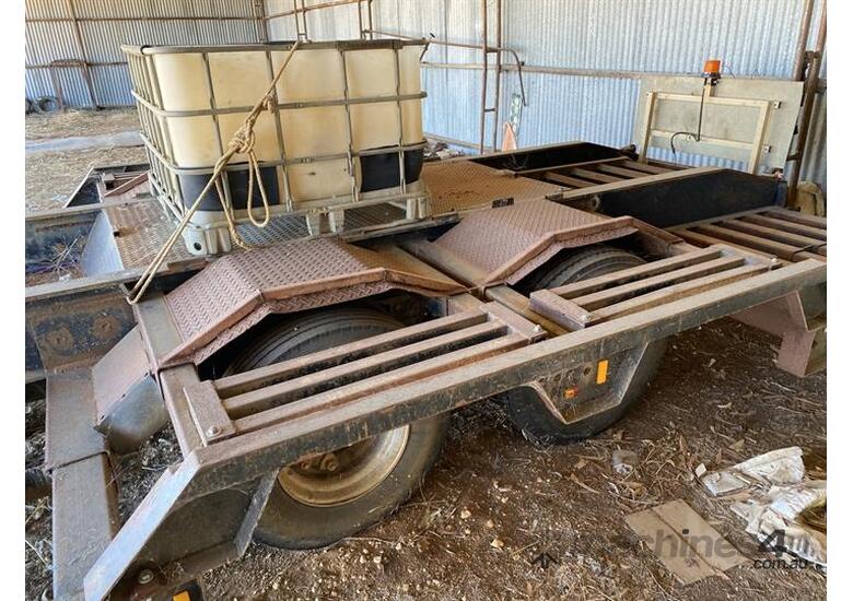 caption Dual Axle Float