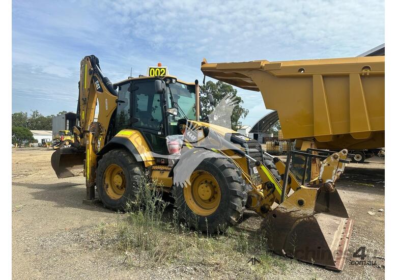caption 2018 CATERPILLAR 444F2
