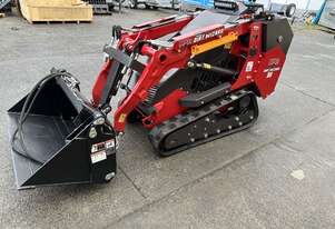 Dirt Wizard Pro 25 hp mini loader with Kubota diesel engine
