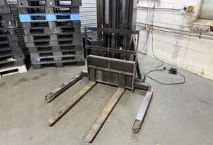 Forklift Walkie Stacker Crown Reach 20 MT Electric