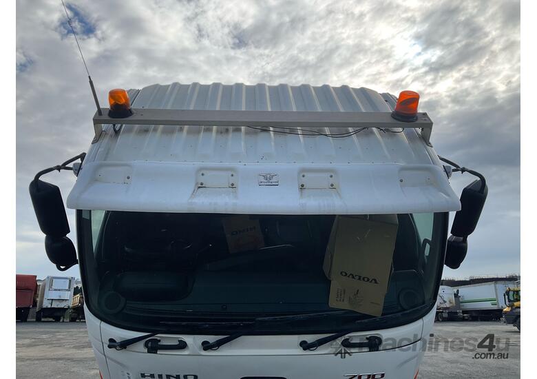 caption 2012 Hino 700 2848 FS Tipper