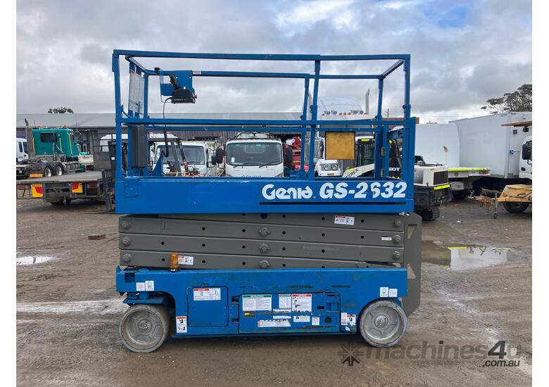 caption 2010 Genie GS-2632 Scissor Lift (Electric)