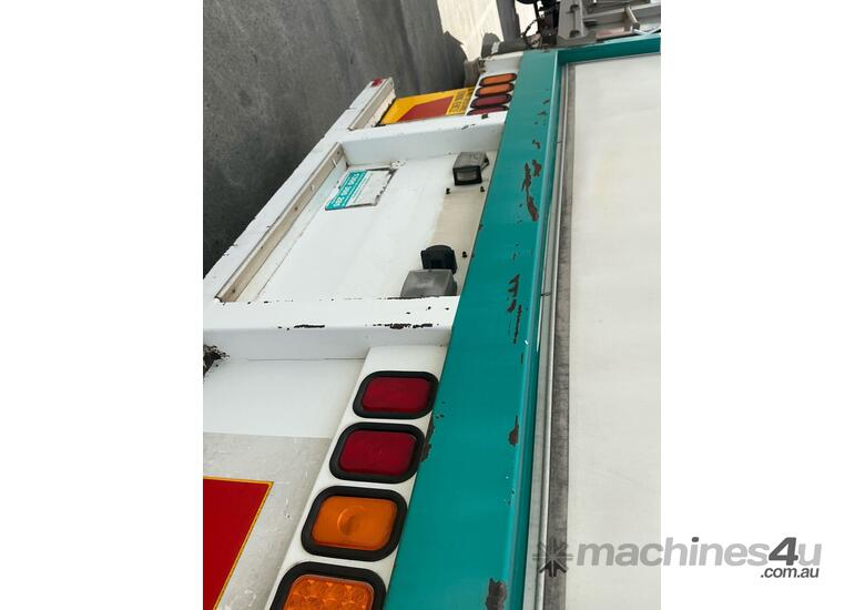 2001 Vawdrey VBD3 Tri Axle Dog Trailer