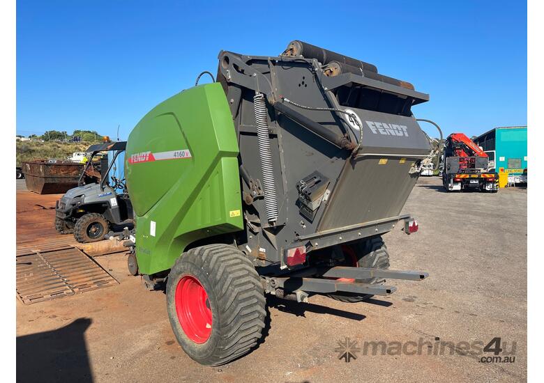 caption 2019 Fendt 409 Round Baler