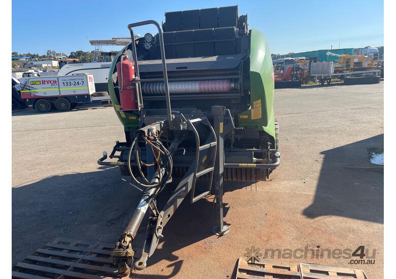 caption 2019 Fendt 409 Round Baler