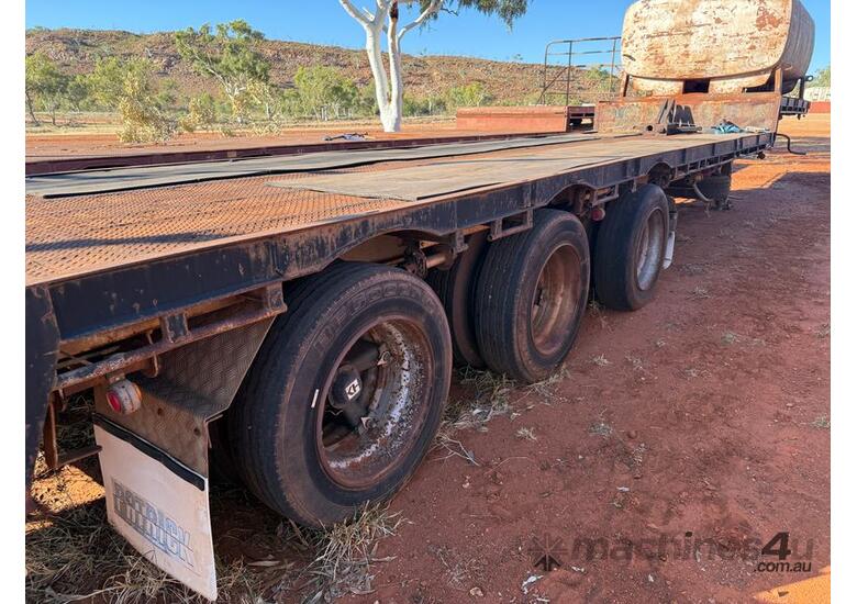 Krueger Drop Deck Tri-axle Trailer - diesel tank not included in sale