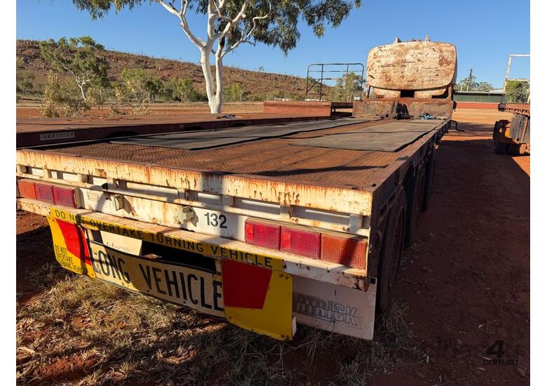 Krueger Drop Deck Tri-axle Trailer - diesel tank not included in sale