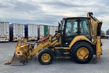 2017 CATERPILLAR 432F2 BACKHOE U4977