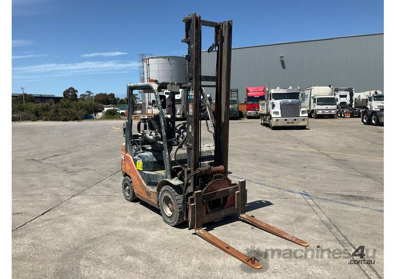 2011 Toyota 32-8FG18 Forklift