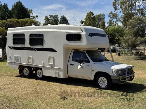 2001 TOYOTA HILUX MOTORHOME 