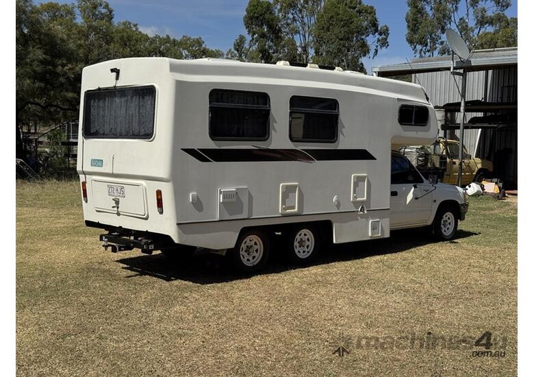 2001 TOYOTA HILUX MOTORHOME 