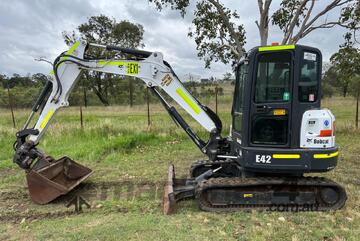 Bobcat E42   EXCAVATOR