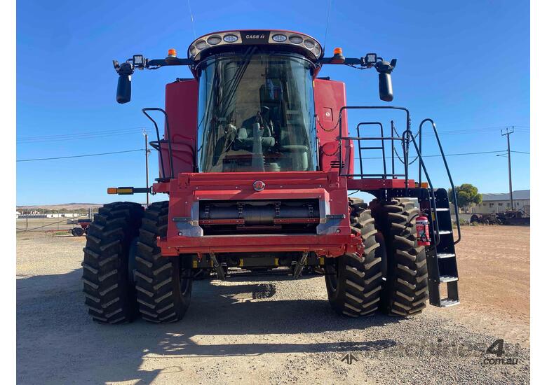 CASE IH 9250 Combine & MacDon D140 On Trailer