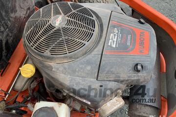 Kubota Z122E Kommander Zero Turn Ride On Mower