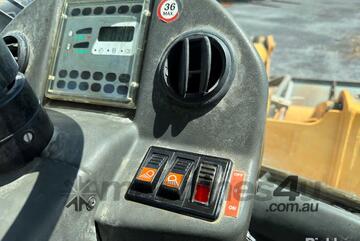 2003 Liebherr L524 4x4 Articulated Front End Loader