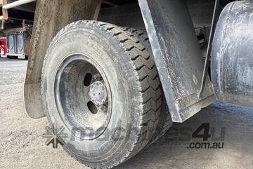 2004 Mitsubishi Fuso Canter Service Body / Crane Truck