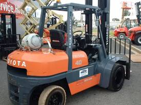 Toyota 4 ton forklift LPG  - picture0' - Click to enlarge