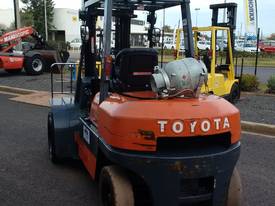 Toyota 4 ton forklift LPG  - picture1' - Click to enlarge
