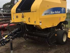 New Holland BR7070 Round Baler - picture0' - Click to enlarge