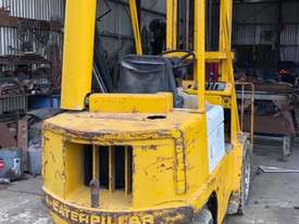 FORKLIFT CATERPILLAR 2.5 TONNE - picture1' - Click to enlarge