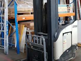 crown reach truck - picture0' - Click to enlarge
