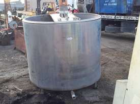 Custom Mixing Tank with agitator Water Tank Attachments - picture2' - Click to enlarge