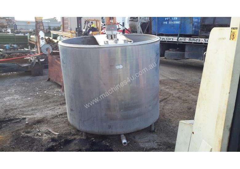 Used Custom Custom Mixing Tank with agitator Water Tank Attachments