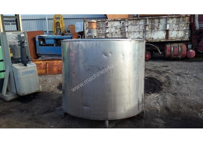 Used Custom Custom Mixing Tank with agitator Water Tank Attachments