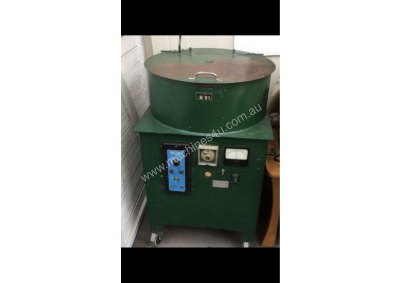 caption ROMANOFF SPIN CASTING DELUXE MACHINE