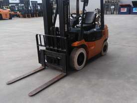 Toyota 42-7FG25 2.5t gas forklift - picture0' - Click to enlarge