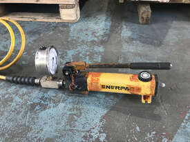 Enerpac Hydraulic Two Speed Porta Power Pump c/w Pressure Gauge P142 Industrial Quality Tool - picture0' - Click to enlarge