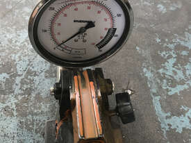 Enerpac Hydraulic Two Speed Porta Power Pump c/w Pressure Gauge P142 Industrial Quality Tool - picture1' - Click to enlarge