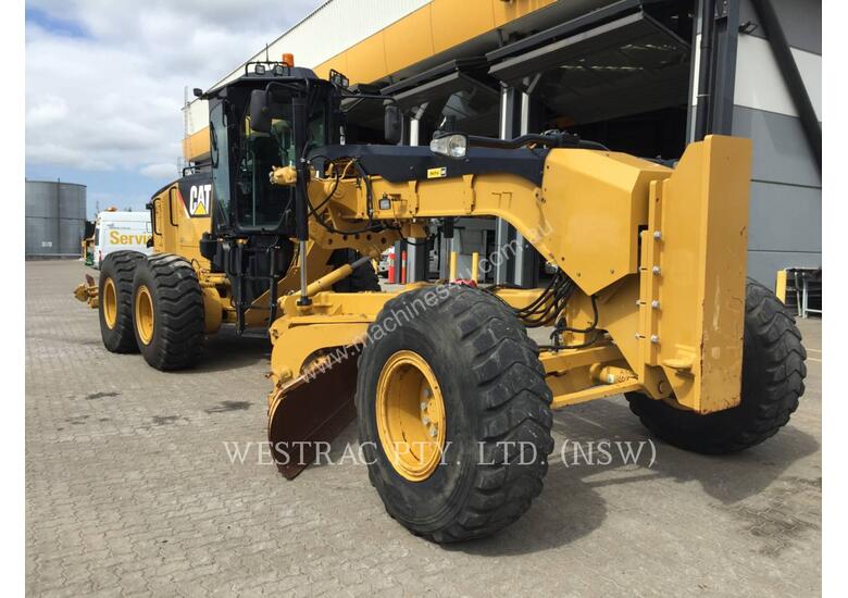 caption CATERPILLAR 14M Motor Graders