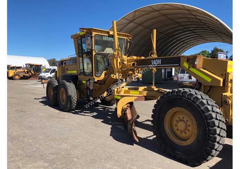 caption 2005 CATERPILLAR 140H MOTOR GRADER