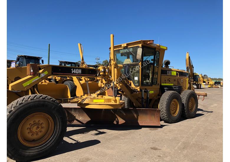 caption 2005 CATERPILLAR 140H MOTOR GRADER