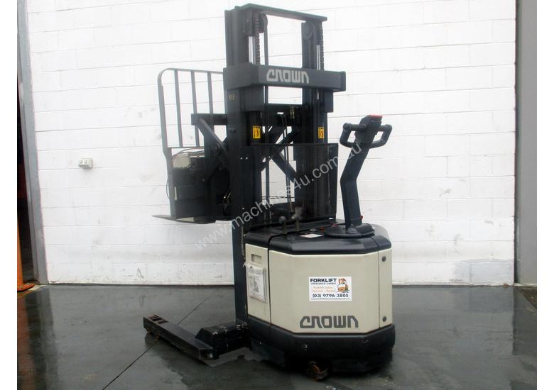 caption Crown Walkie REACH Stacker