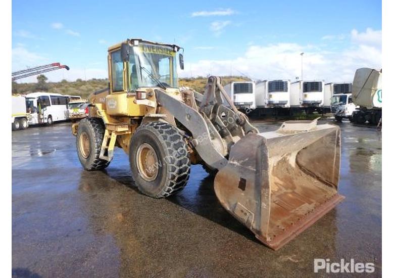 caption 2004 Volvo L70E