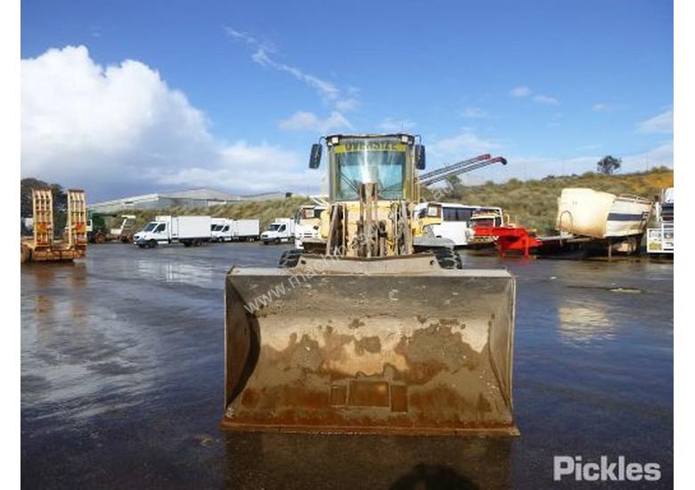 caption 2004 Volvo L70E