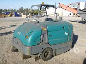 TENNANT S30 Sweeper - picture0' - Click to enlarge