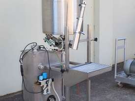 Piston Filler - picture0' - Click to enlarge