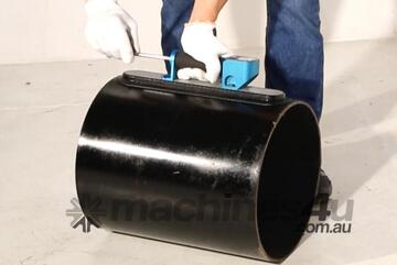 Oval Vacuum Cup Lifter with vacuum gauge, produces 95% vacuum. Excellent for curved objects.