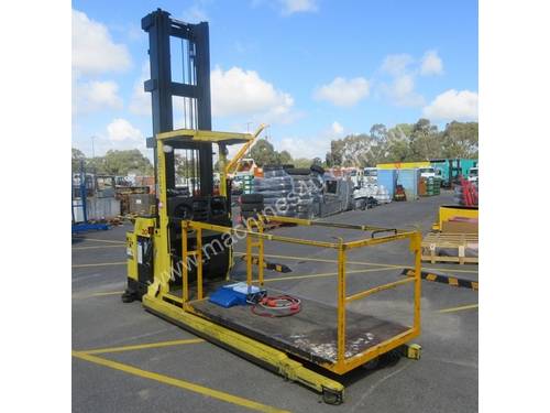 Hyster order picker with furniture platform Chopice of 2