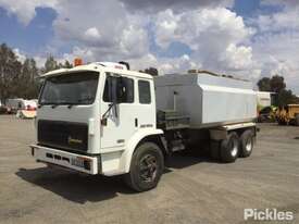 1994 International Acco 2350E - picture1' - Click to enlarge