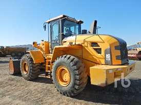 VOLVO L105 Wheel Loader - picture2' - Click to enlarge