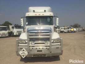 2004 Freightliner Columbia CL120 - picture1' - Click to enlarge