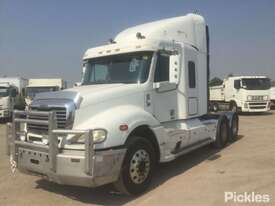 2004 Freightliner Columbia CL120 - picture2' - Click to enlarge