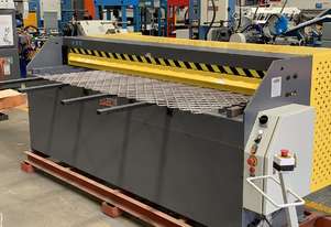 2500mm x Hydraulic 7mm Aluminium Diamond Security Mesh Guillotine - 240Volt